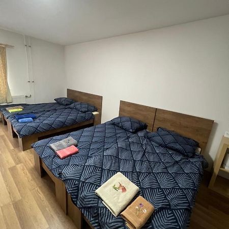 Ferienwohnung Jo Minosegu Lakasok Kivalo Kozlekedes Mellett Budapest Exterior foto