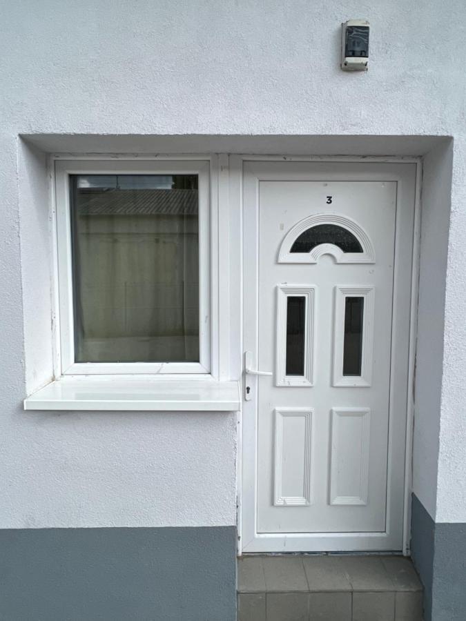 Ferienwohnung Jo Minosegu Lakasok Kivalo Kozlekedes Mellett Budapest Exterior foto
