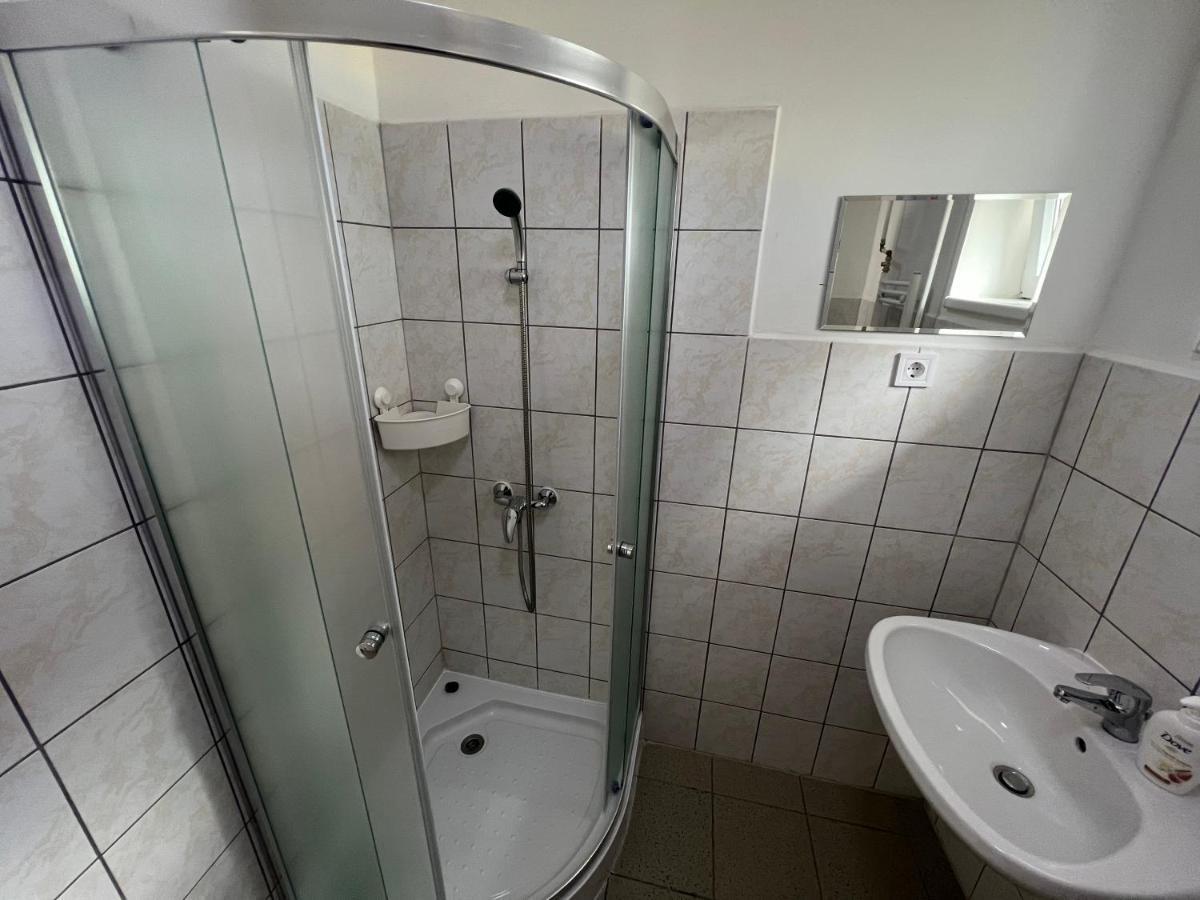 Ferienwohnung Jo Minosegu Lakasok Kivalo Kozlekedes Mellett Budapest Exterior foto